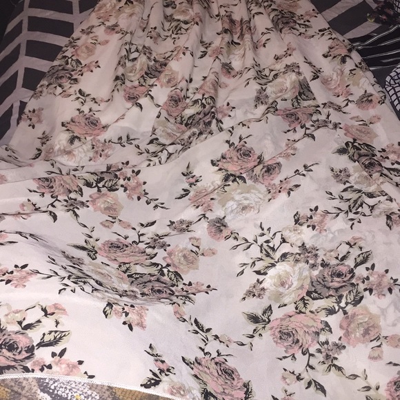 Beautiful dress - Picture 5 of 6